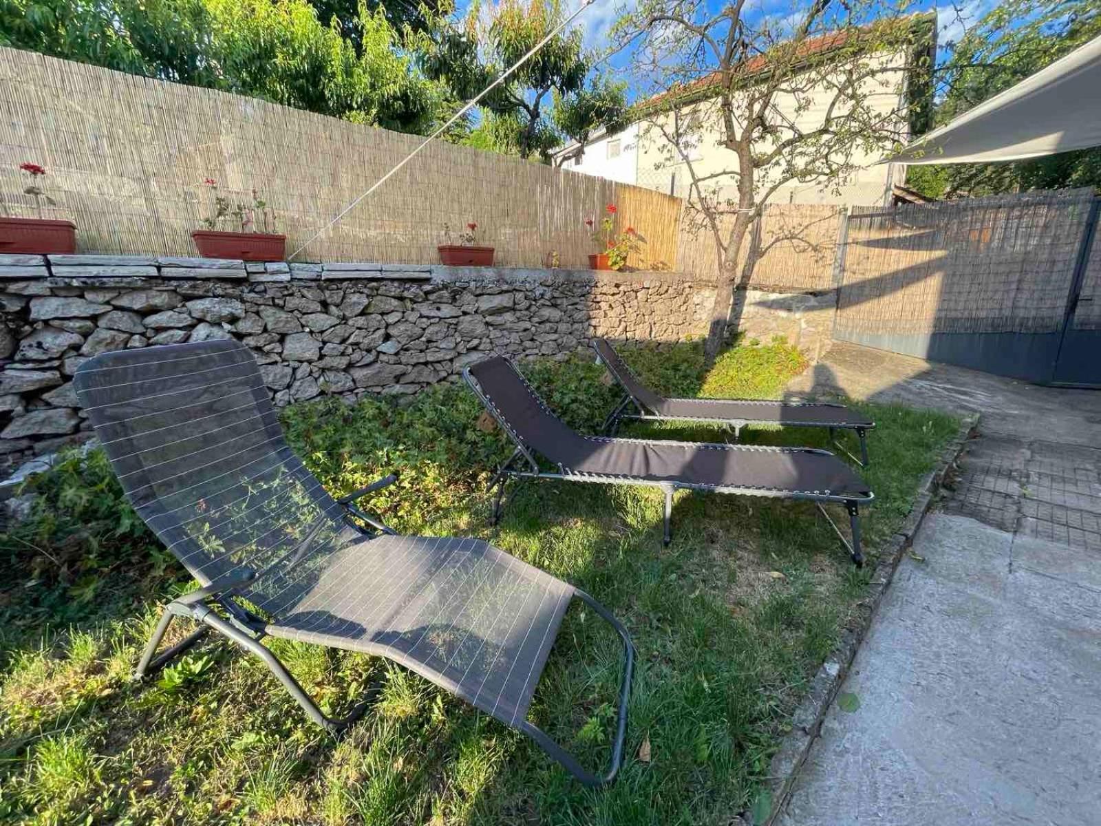 вино от глухарчета Ferienhaus Borovo (Plovdiv)